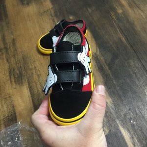 mickey mouse hugs vans